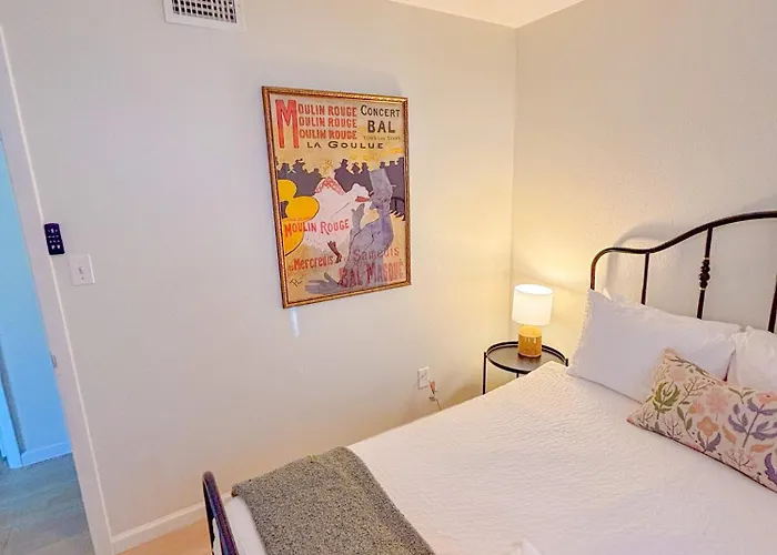 Hermosa Hideaway *